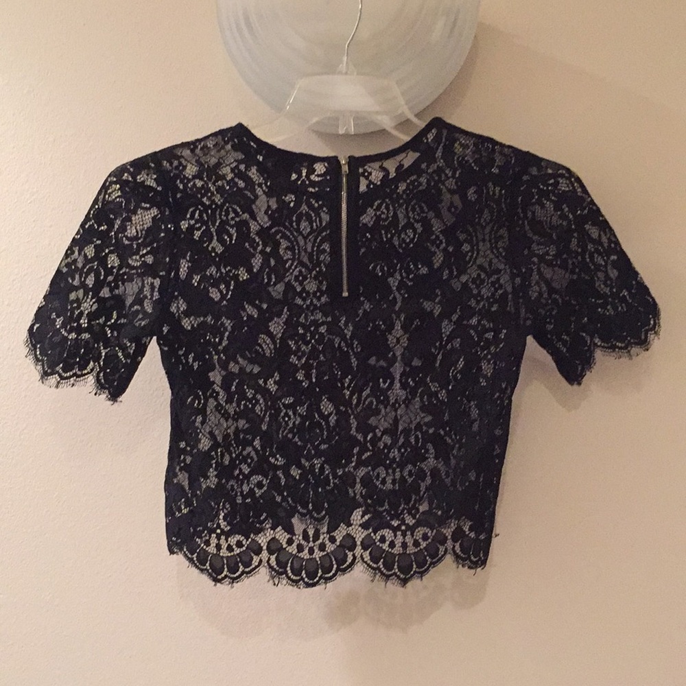 Small black lacy crop top - Picture 2 of 2